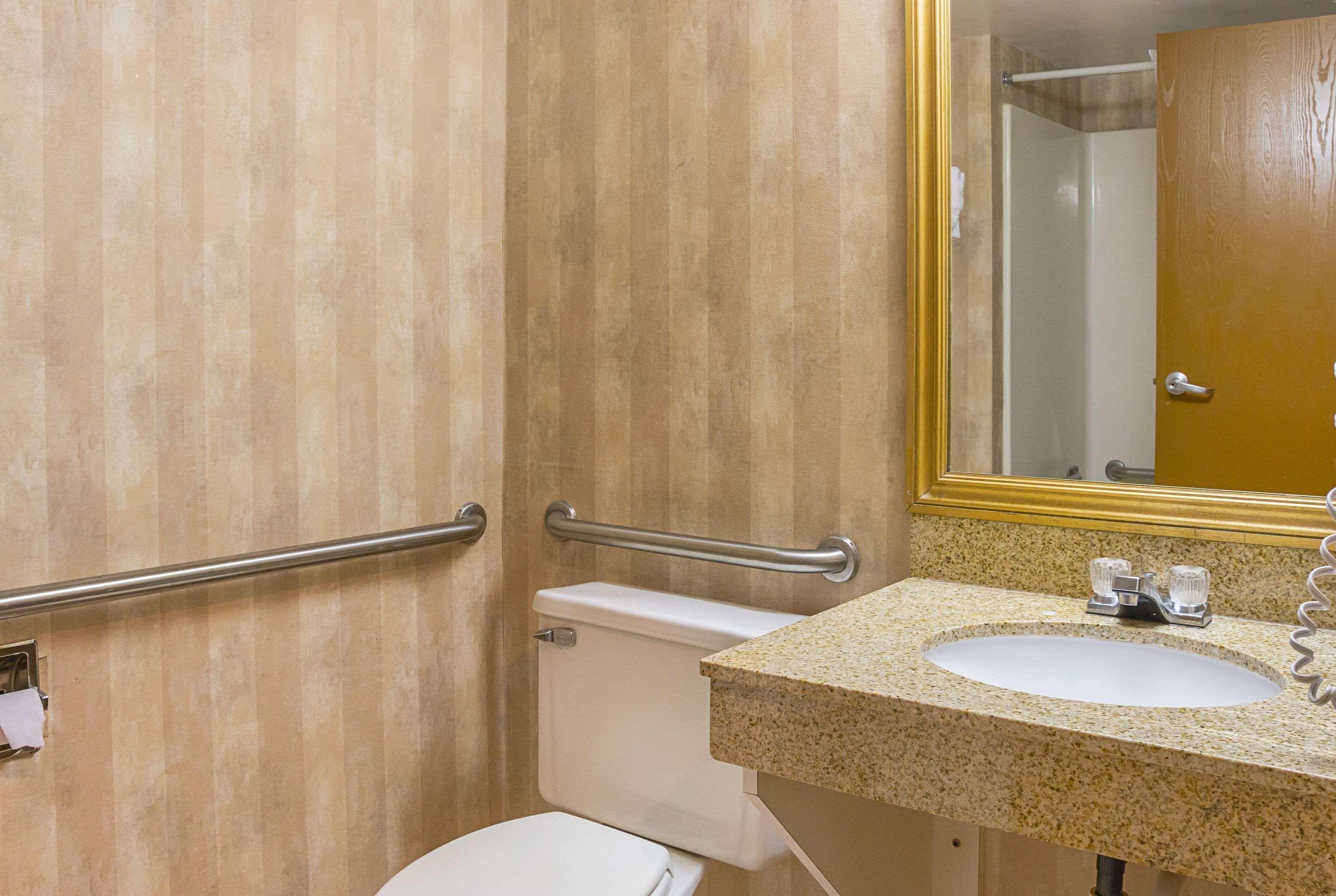 Quality Inn & Suites Detroit Metro Airport Romulus Exteriér fotografie