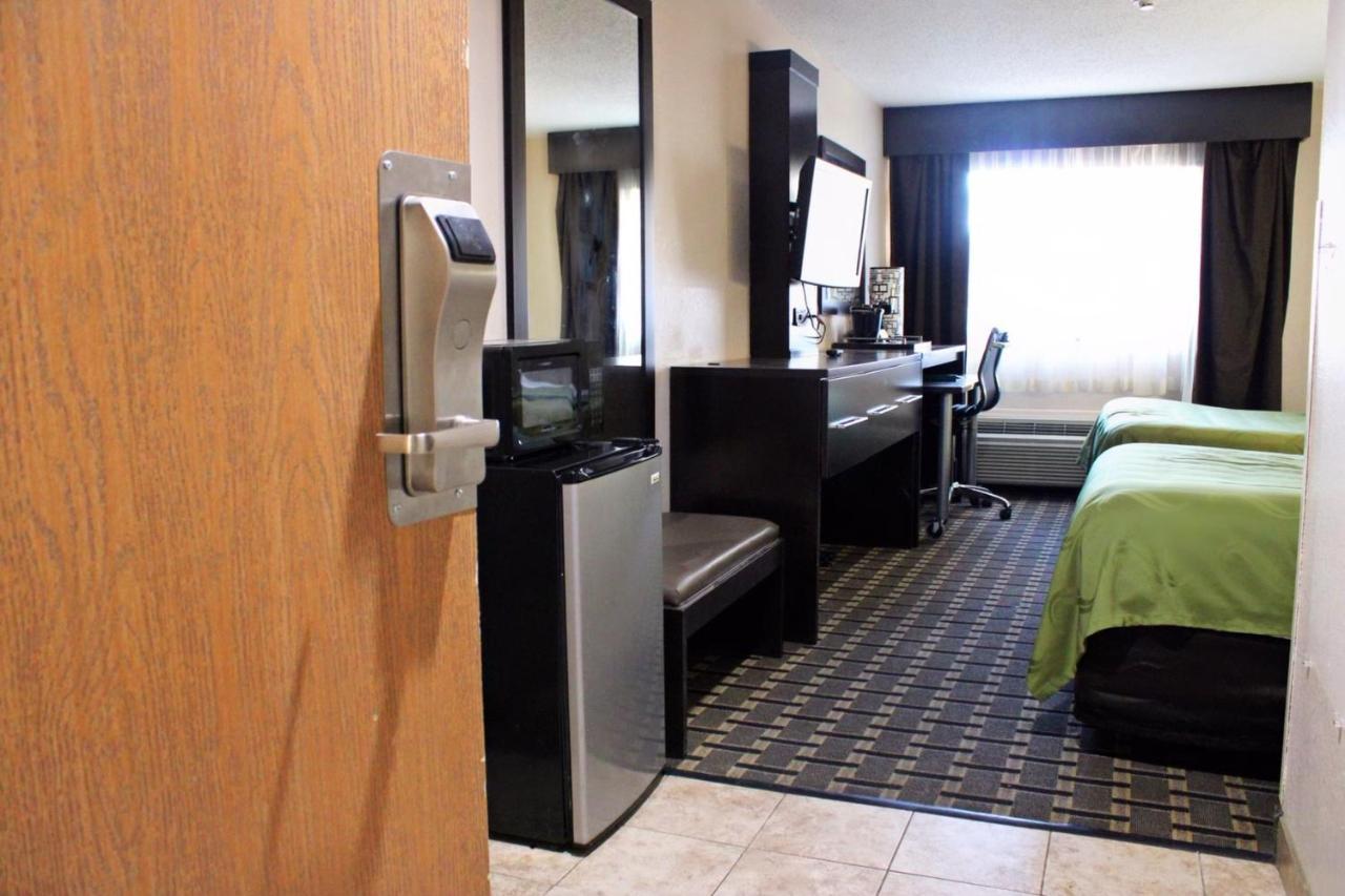 Quality Inn & Suites Detroit Metro Airport Romulus Exteriér fotografie