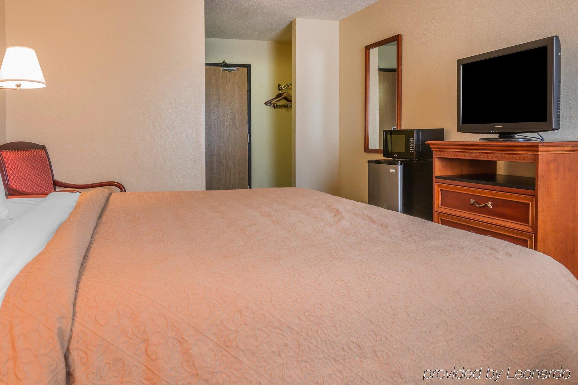 Quality Inn & Suites Detroit Metro Airport Romulus Exteriér fotografie