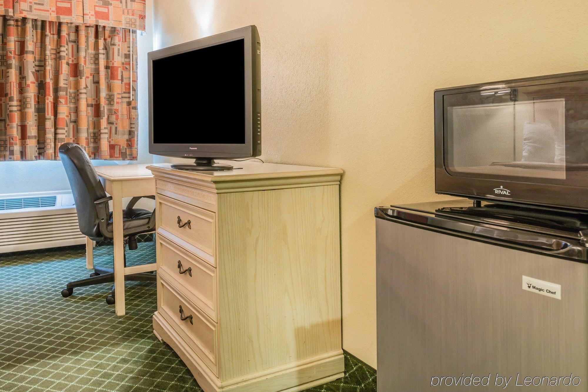 Quality Inn & Suites Detroit Metro Airport Romulus Exteriér fotografie