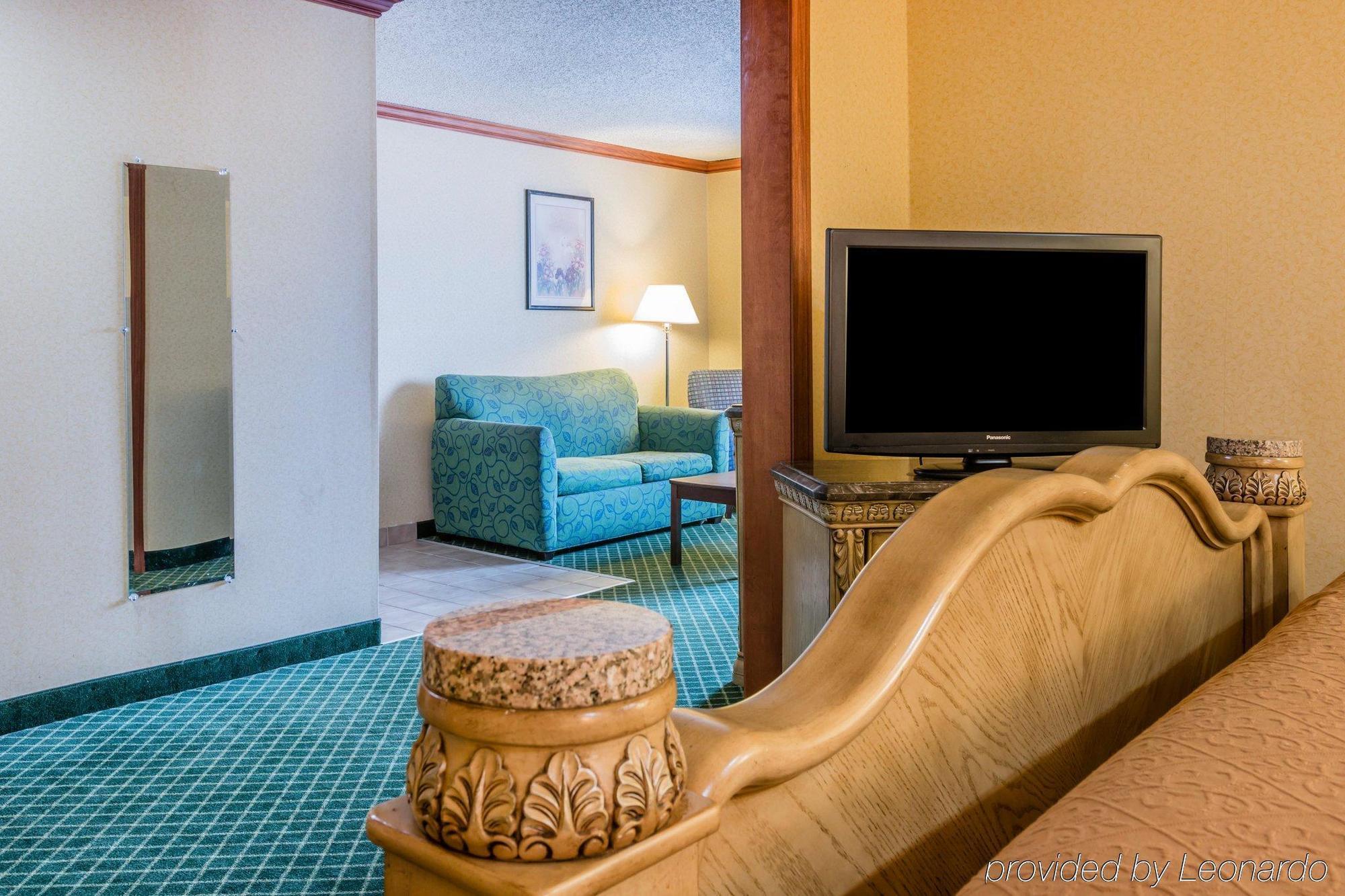 Quality Inn & Suites Detroit Metro Airport Romulus Exteriér fotografie